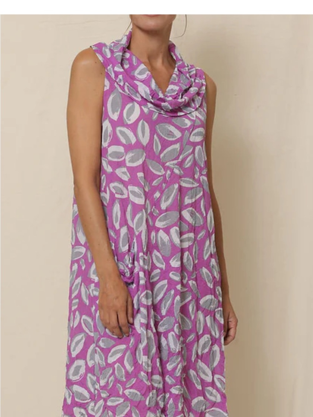 Chalet et Ceci Emery Dress M
Sleeveless Cowl Neck Floral Print Dress